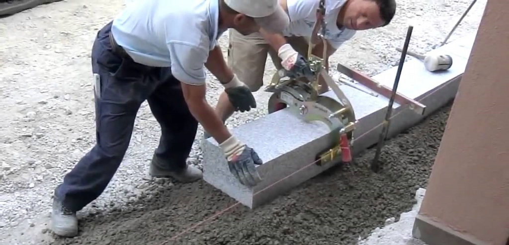 Захват для бетонного блока – использование в работе